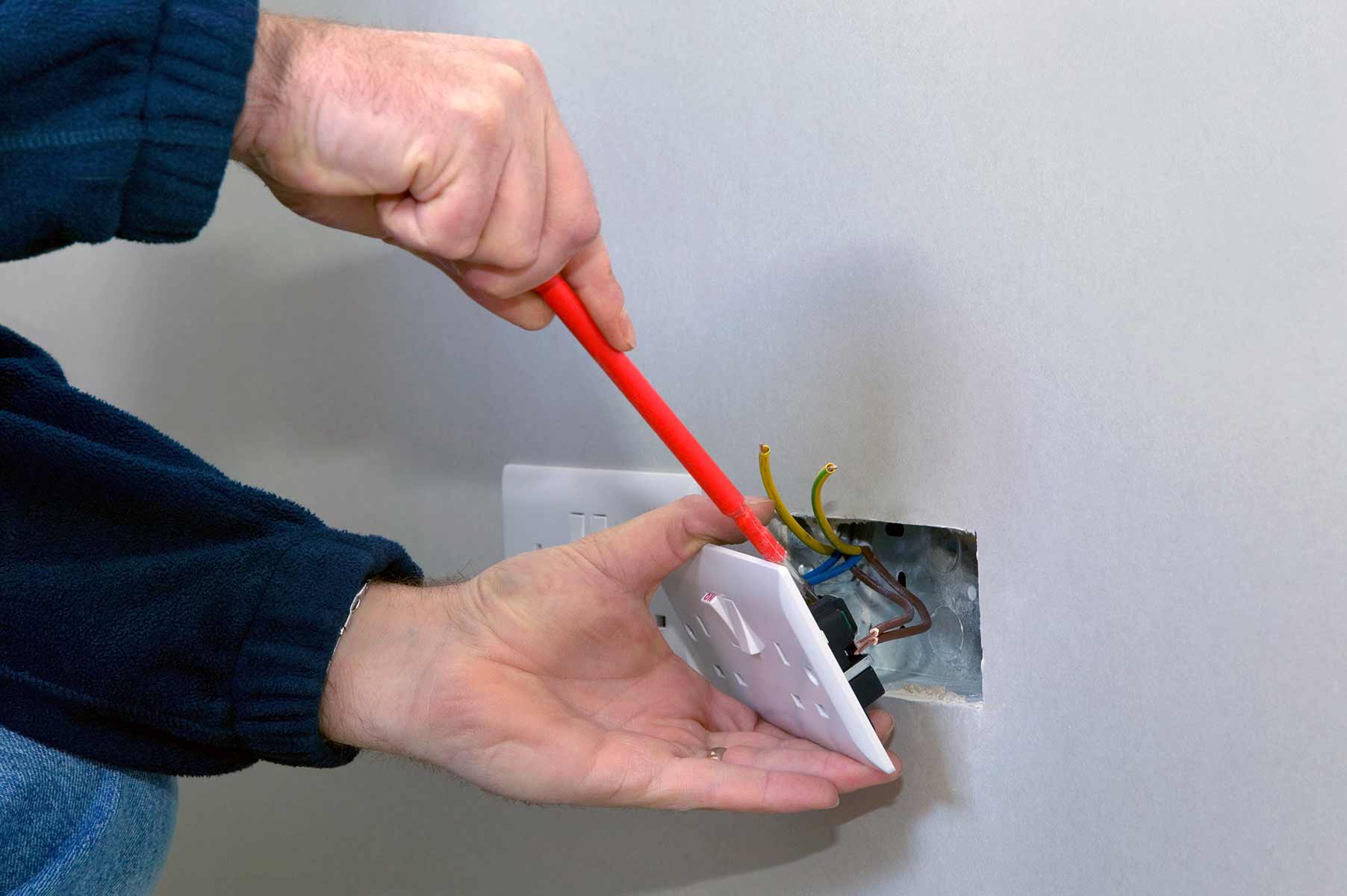 Our electricians can install plug sockets for domestic and commercial proeprties in New Malden and the local area. 
